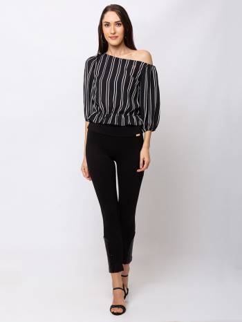 Here Is A Trendy and Pretty Readymade Top For Your College Or Outing. It Is Light In Weight And Its Fabric Ensures Superb Comfort All Day Long. 