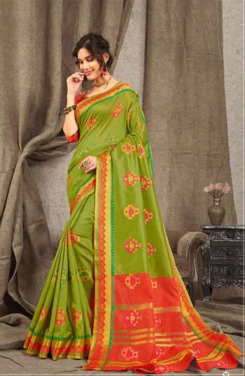 Adorn A Pretty Traditional Look Wearing This Saree In Green Color Paired With Contrasting Red Colored blouse. This Saree And Blouse Are Fabricated On Cotton Handloom Beautified With Weave All Over. 