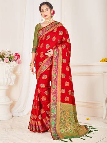 Here Is A Proper Traditional Looking Designer Silk Based saree In Red Color Paired With Green Colored Blouse. This Saree and Blouse AreFabricated On Banarasi Art Silk Beautified With Attractive Weave. 