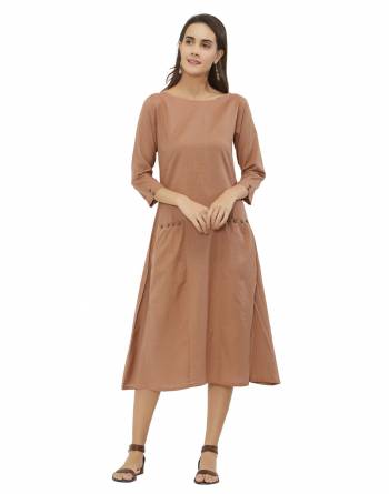 Grab This Pretty Elegant Kurti In Light Brown Color Fabricated On Khadi. This Readymade Kurti Is Available In All Regular Sizes And Also It Is Durable, Light Weight and Easy To Carry All Day Long. 