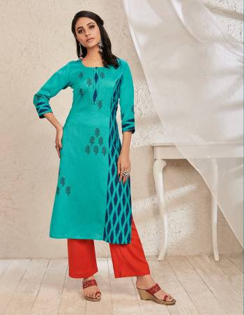 Here Is An Elegant Looking Kurti In Blue Color Fabricated On Rayon Cotton. This Readymade Kurti Is Light In Weight And Can Be Styled In Multiple Ways As Per Occasion. 