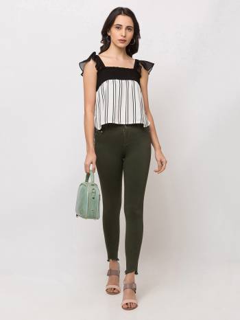 Here Is A Trendy and Pretty Readymade Crop-Top For Your College Or Outing. It Is Light In Weight And Its Fabric Ensures Superb Comfort All Day Long.