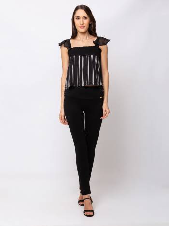 Grab This Beautiful Western Crop-Top For Your Semi-Casuals. This Pretty Top Can Be Paired With Denims, Pants Or Jeggins. Also It Is Available In All Regular Sizes. Buy Now?